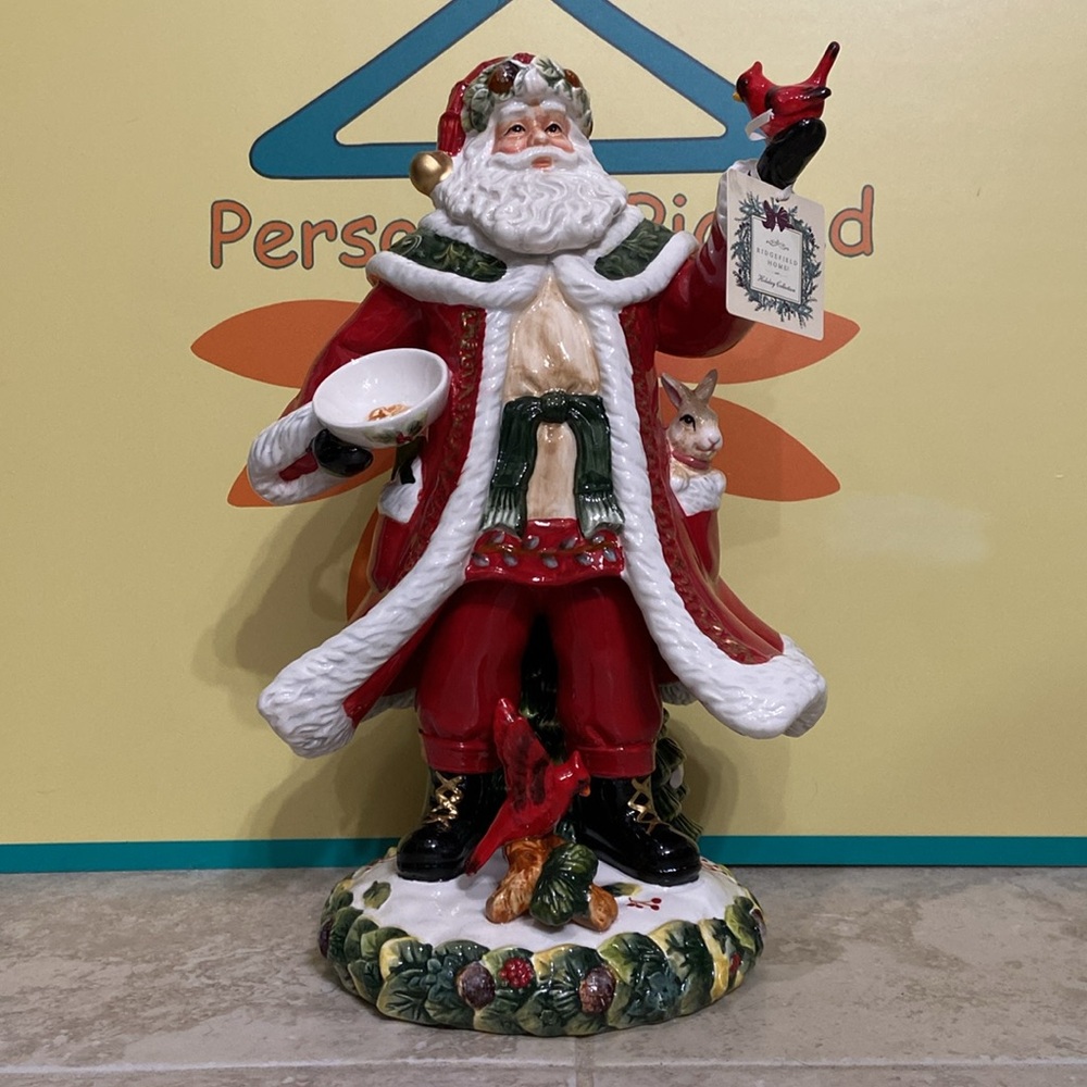 Corner Ruby SANTA Figurine